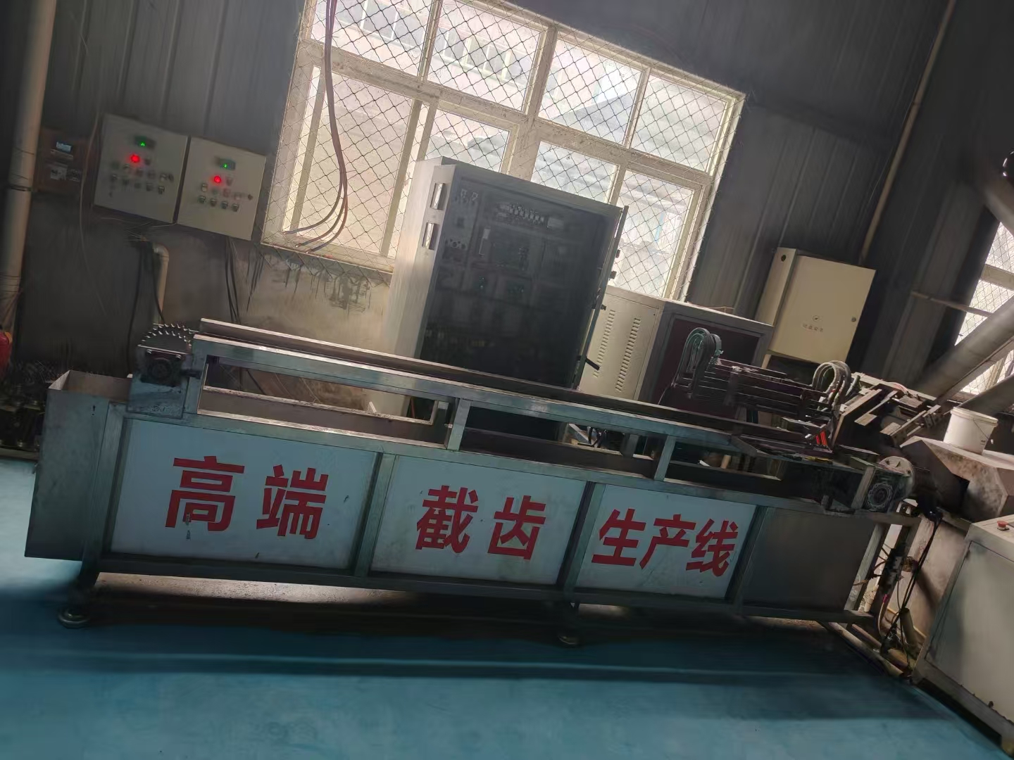 比亚特截齿焊接设备0.jpg